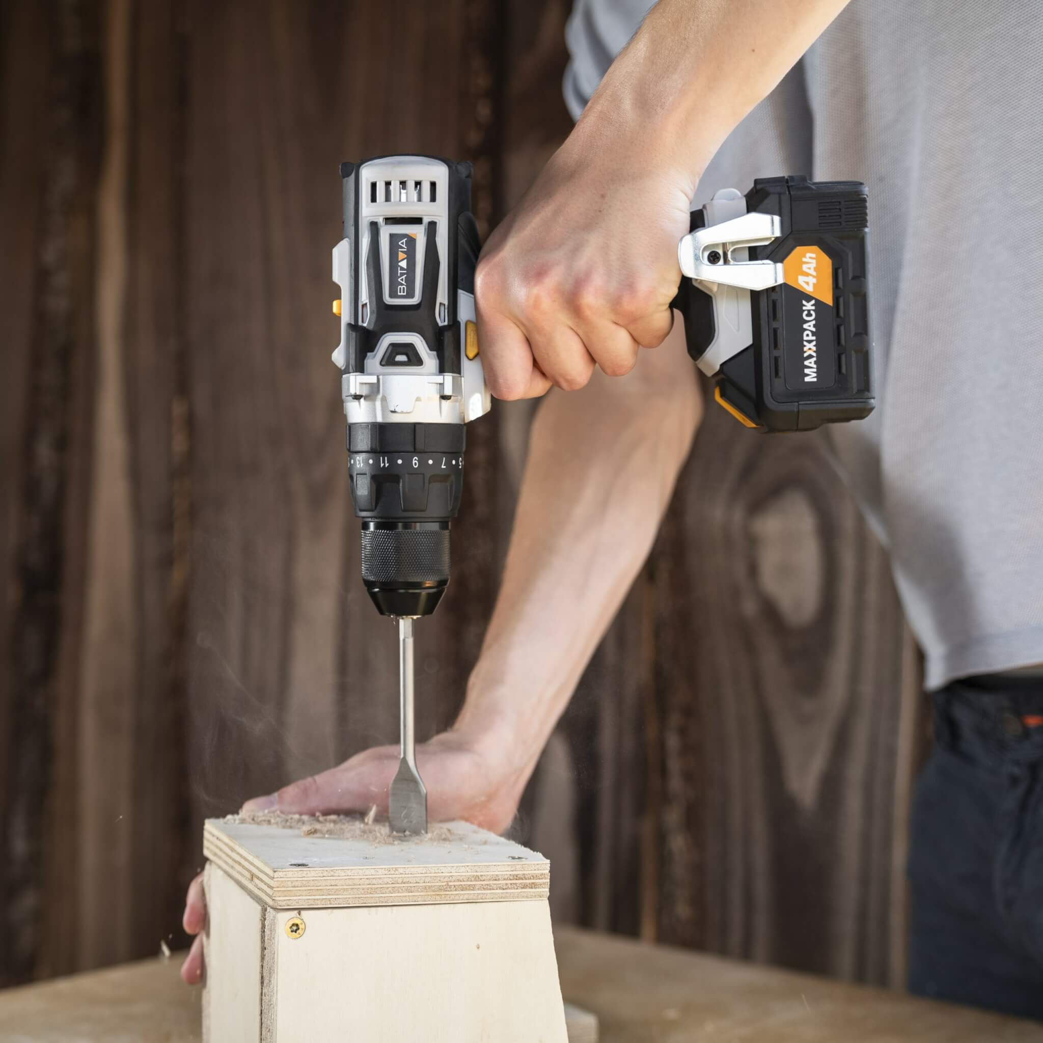 Powerful cordless drill 